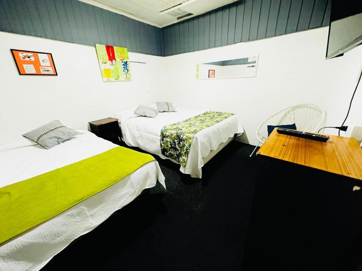 Hostal 3 Norte 圣安东尼奥 外观 照片