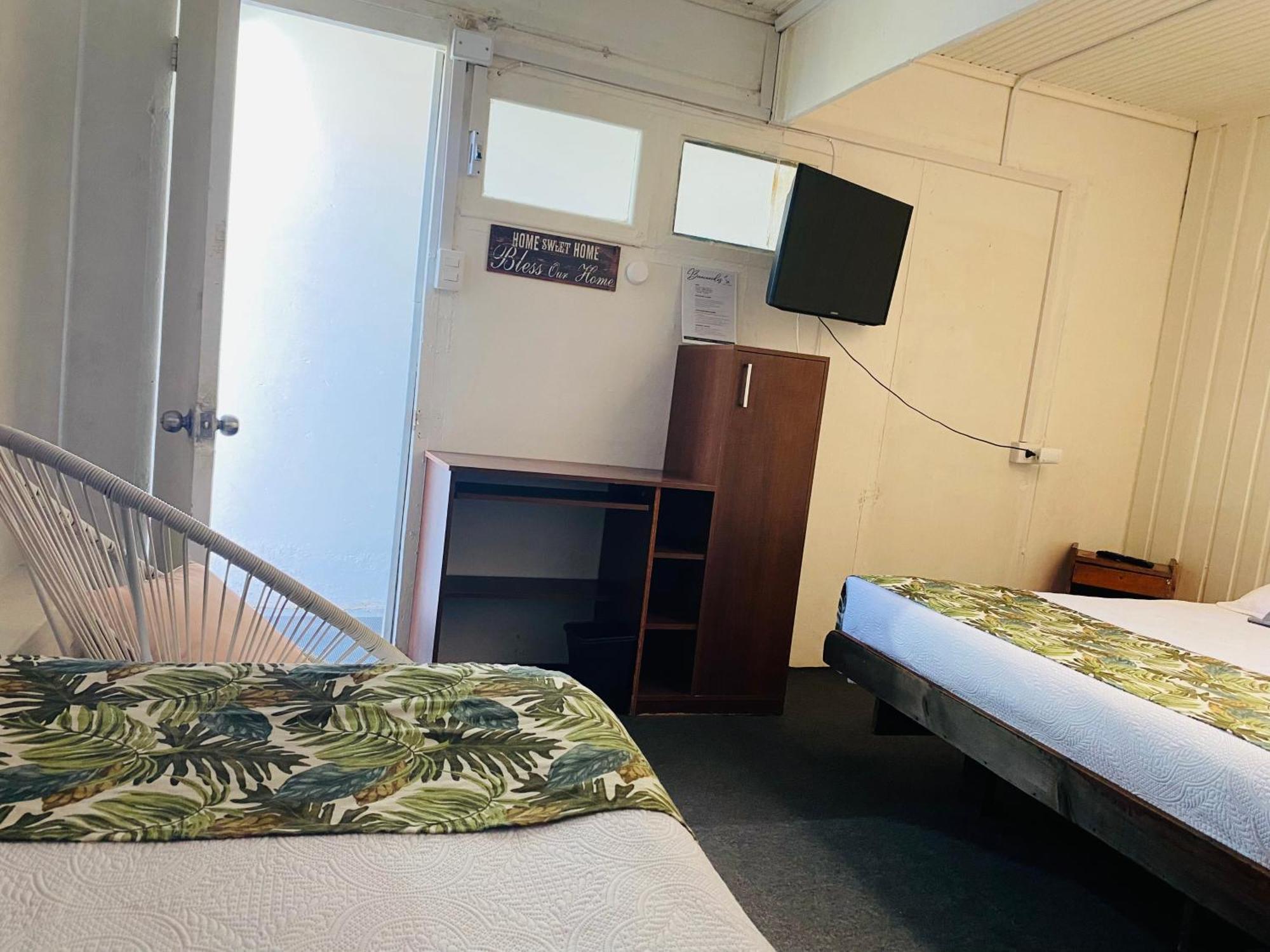 Hostal 3 Norte 圣安东尼奥 外观 照片